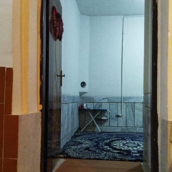 رهن و اجاره یک خوابه طبقه بالا در نی ریز خیابان امام خمینی